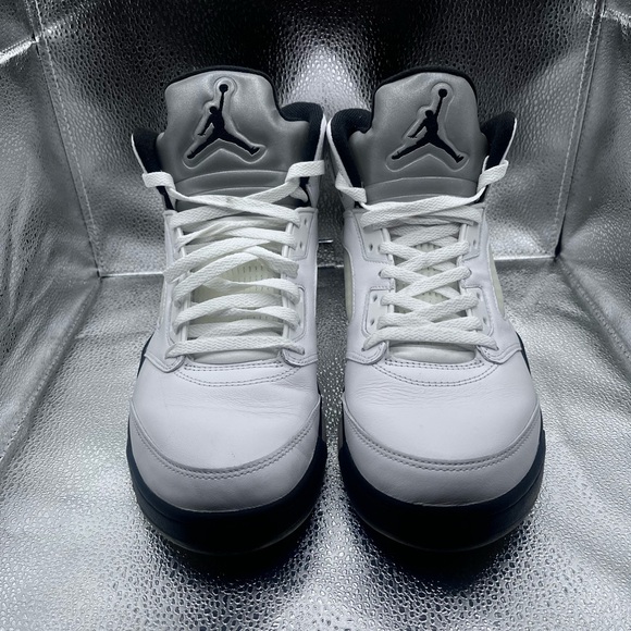 (PRE-OWNED) Jordan Men's White and Black RETRO 5 Sz 10.5 (OG BOX) - Picture 3 of 6